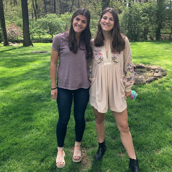 Meet Your Posher, Peyton - Picture 3 of 3